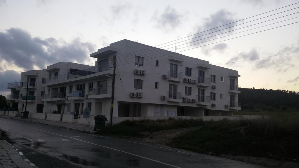 Palms Resort Apartments Alethriko Dış mekan fotoğraf
