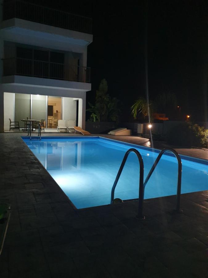 Palms Resort Apartments Alethriko Dış mekan fotoğraf